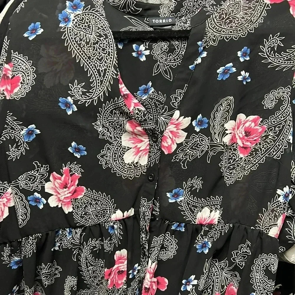 Torrid Paisley Print Chiffon Button Front Hi-Low‎ Top - Picture 4 of 8
